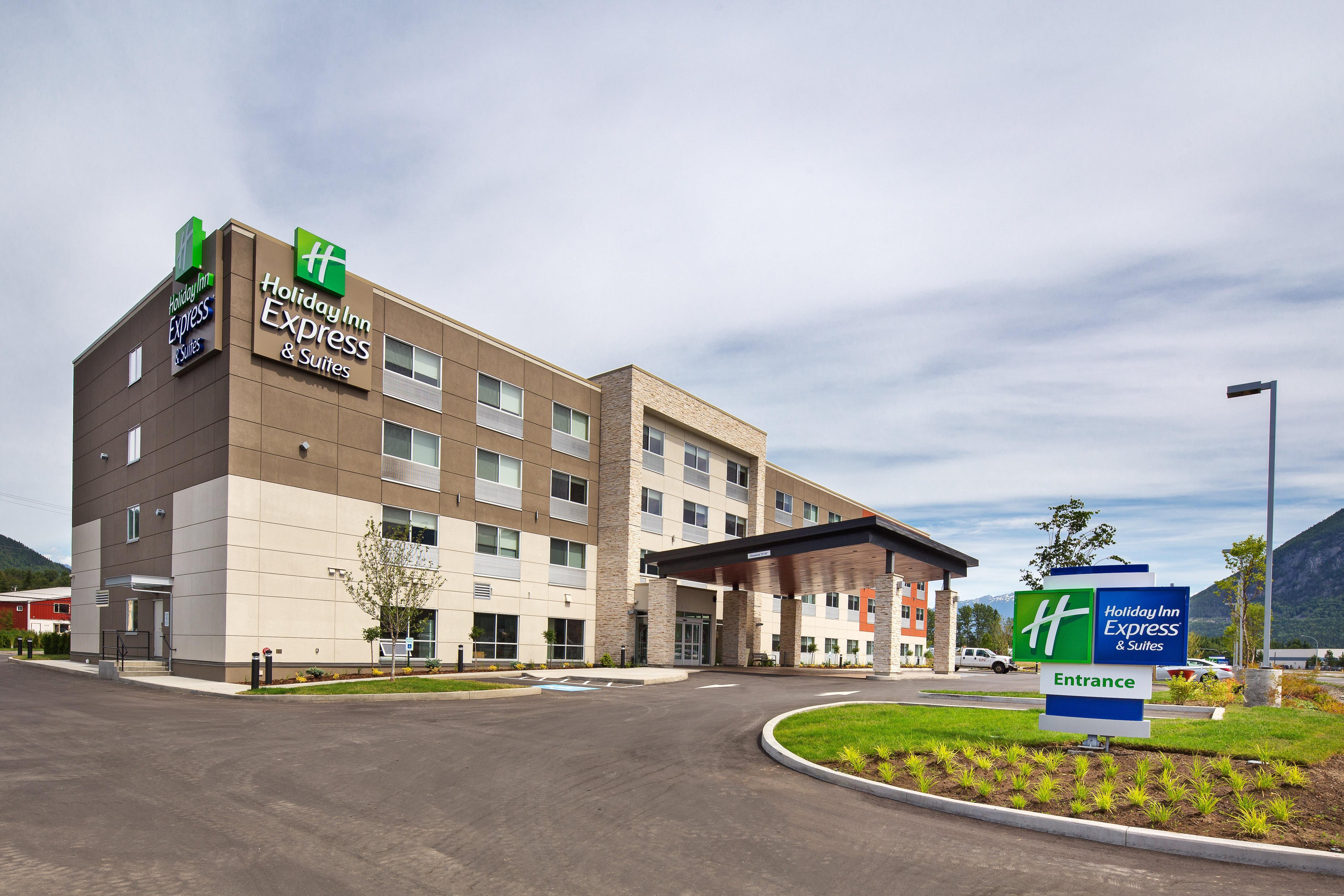 Holiday Inn Express & Suites Terrace By Ihg Bagian luar foto