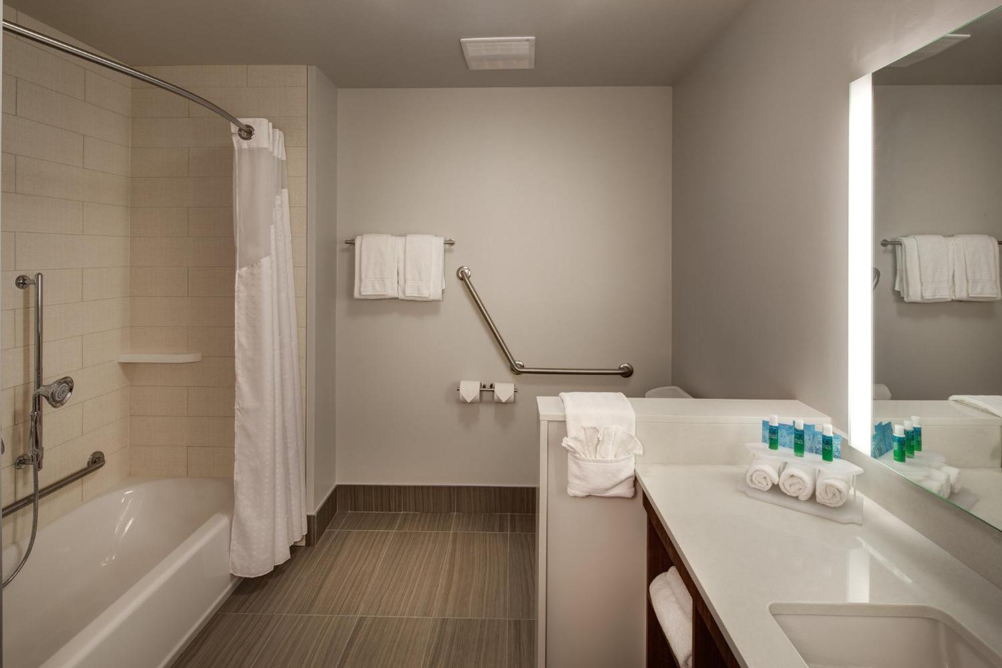 Holiday Inn Express & Suites Terrace By Ihg Bagian luar foto