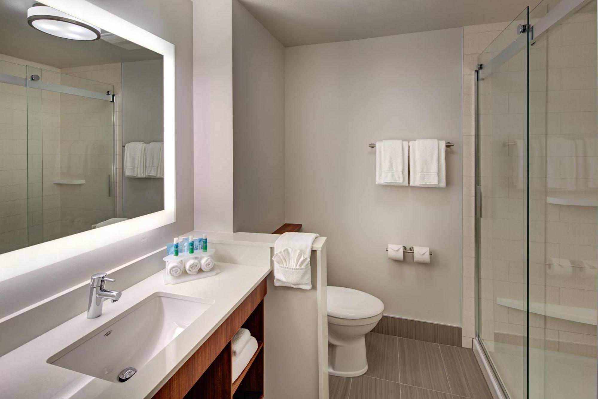Holiday Inn Express & Suites Terrace By Ihg Bagian luar foto