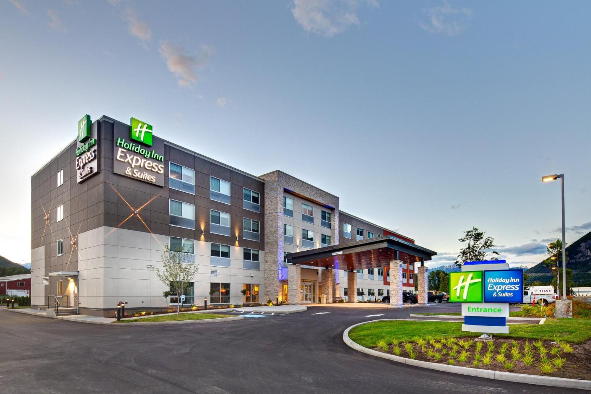 Holiday Inn Express & Suites Terrace By Ihg Bagian luar foto