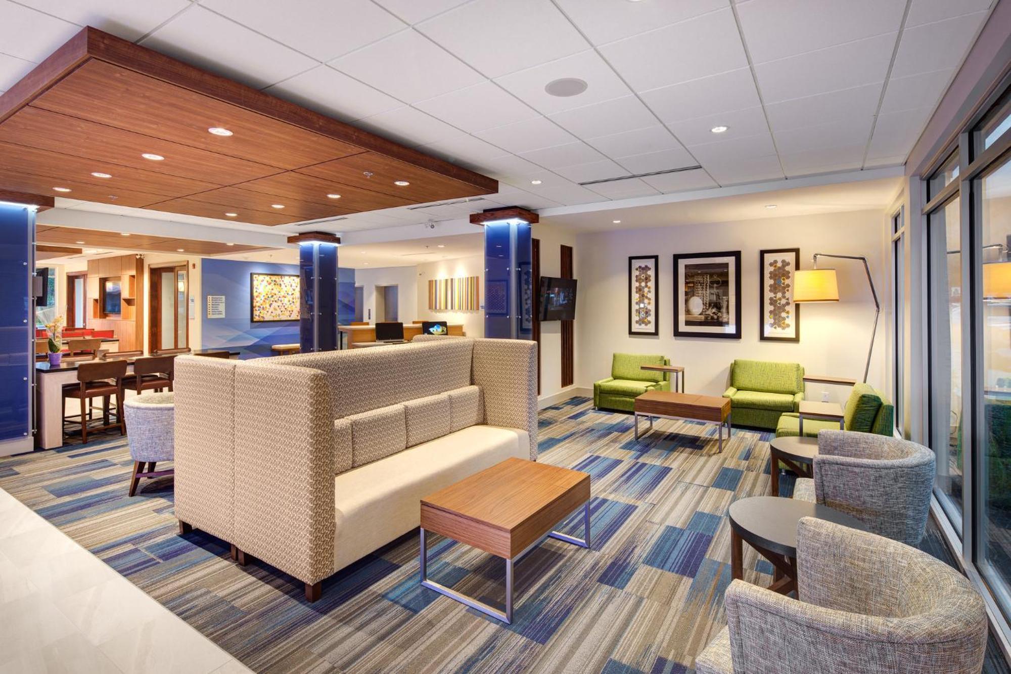 Holiday Inn Express & Suites Terrace By Ihg Bagian luar foto